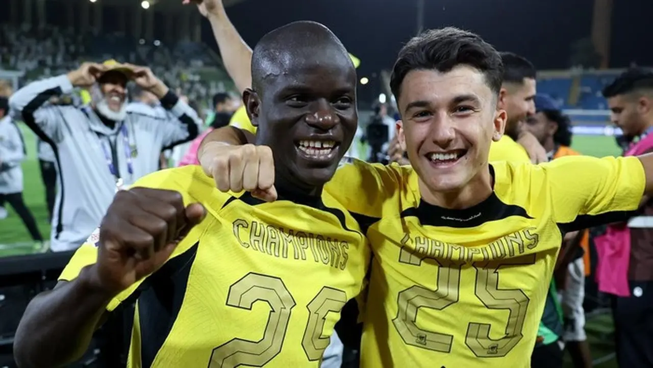 Fenerbahce Salahkan Al Ittihad atas Gagalnya Transfer N’Golo Kante di Akhir Bursa Fenerbahce Salahkan Al Ittihad atas Gagalnya Transfer N’Golo Kante di Akhir Bursa