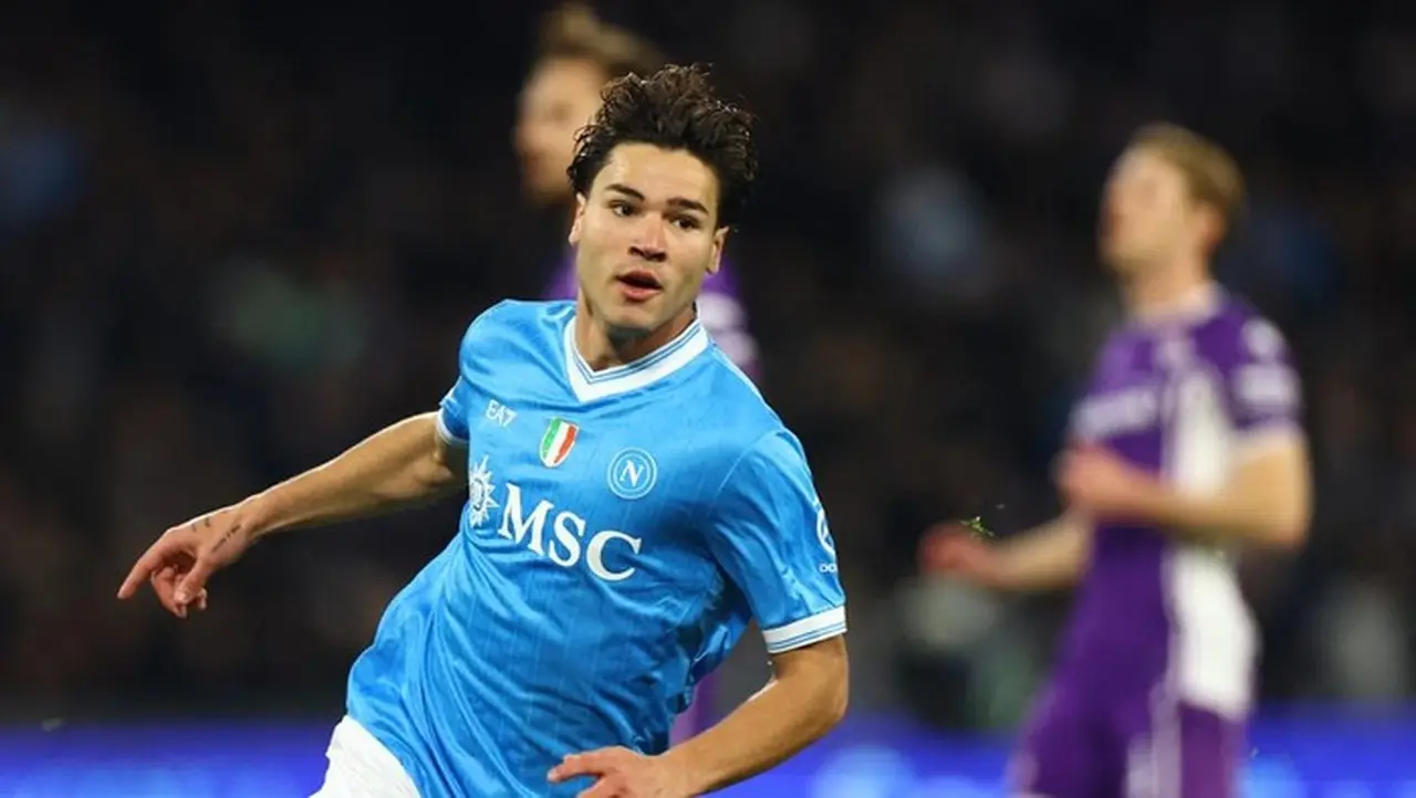Napoli Bungkam Fiorentina 2-1 di Kandang, Kokoh di Posisi Ketiga Klasemen Liga Italia Napoli Bungkam Fiorentina 2-1 di Kandang, Kokoh di Posisi Ketiga Klasemen Liga Italia