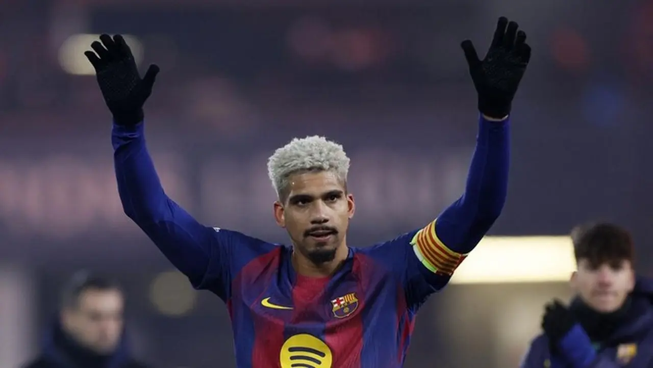 Gol Copa del Rey, Araujo Peluk Hansi Flick: Terima Kasih atas Dukungan di Masa Sulit Gol Copa del Rey, Araujo Peluk Hansi Flick: Terima Kasih atas Dukungan di Masa Sulit