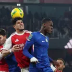 Taktik Nekat Chelsea: Tiga Pemain Maju Saat Korner Arsenal, Strategi Baru Hentikan Set-Piece Maut?