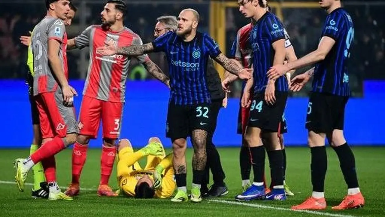 Insiden Flare Kena Audero, Inter Milan Didenda Rp 990 Juta oleh Lega Serie A Insiden Flare Kena Audero, Inter Milan Didenda Rp 990 Juta oleh Lega Serie A