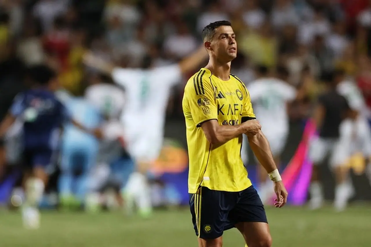 Cristiano Ronaldo Mogok Main, Poster Ejekan ‘Dicari Pria Menahan Tangis’ Muncul di Riyadh Cristiano Ronaldo Mogok Main, Poster Ejekan ‘Dicari Pria Menahan Tangis’ Muncul di Riyadh