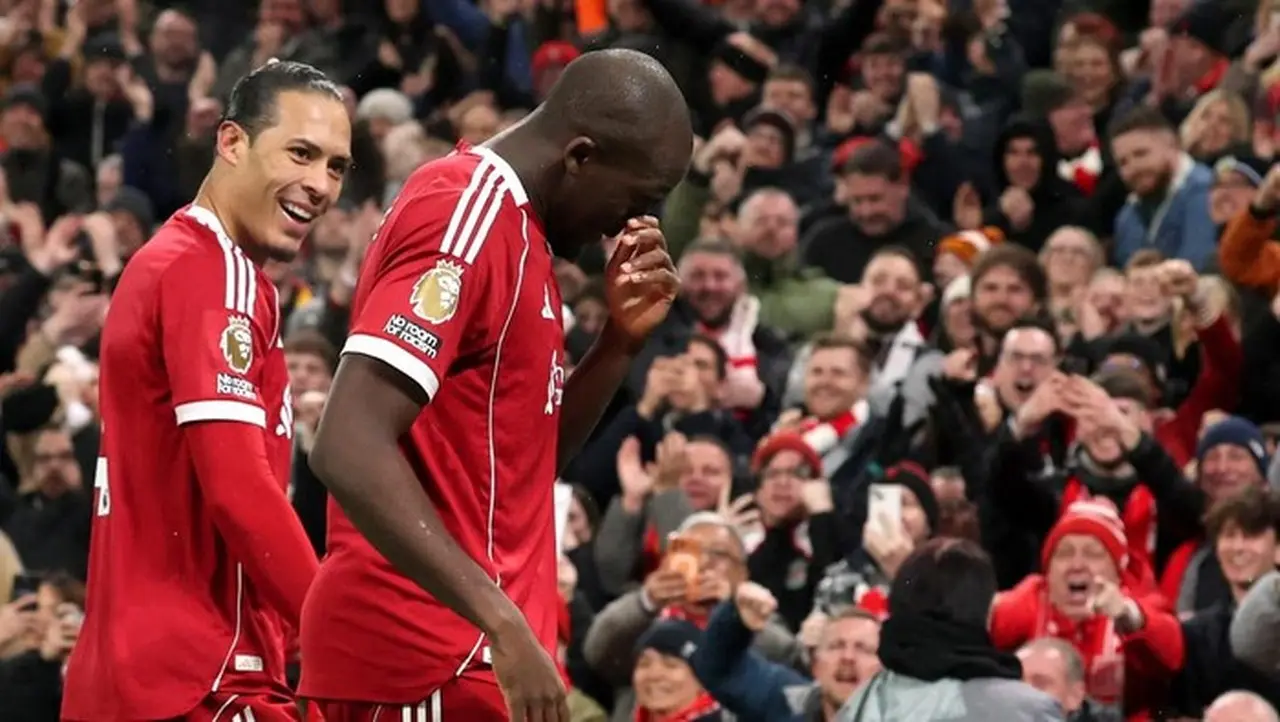 Gol Perdana Usai Duka, Ibrahima Konate Menangis di Lapangan Anfield Gol Perdana Usai Duka, Ibrahima Konate Menangis di Lapangan Anfield