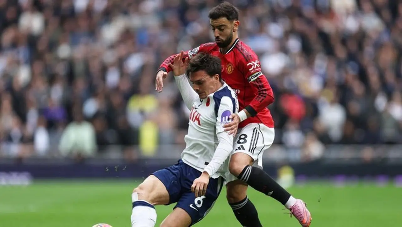 Michael Carrick Waspadai Semangat Juang Tottenham Hotspur di Old Trafford
