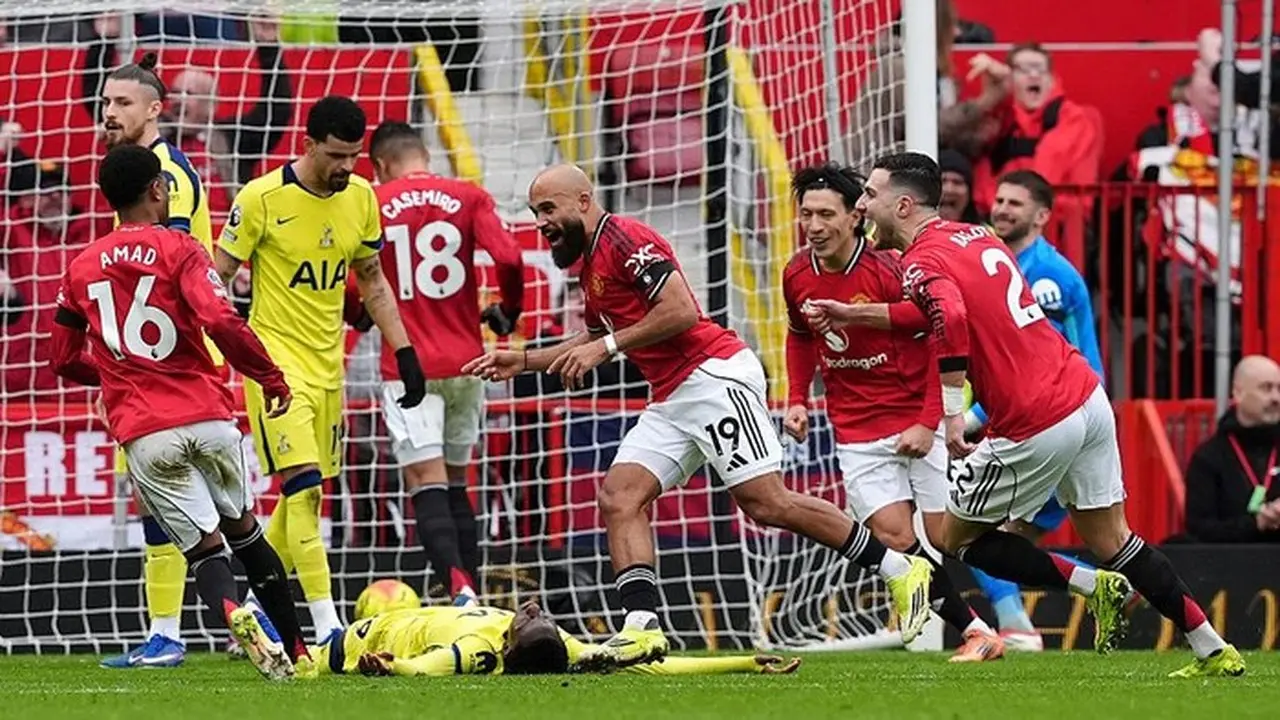 MU Unggul 1-0 atas Tottenham, Romero Diusir Wasit di Babak Pertama MU Unggul 1-0 atas Tottenham, Romero Diusir Wasit di Babak Pertama