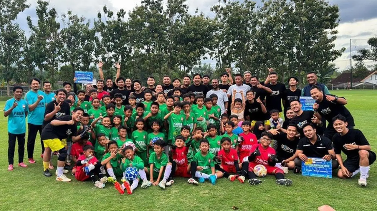 SJFC Gelar Coaching Clinic Bersama Legenda Timnas, Erol Iba dan Jendri Pitoy SJFC Gelar Coaching Clinic Bersama Legenda Timnas, Erol Iba dan Jendri Pitoy