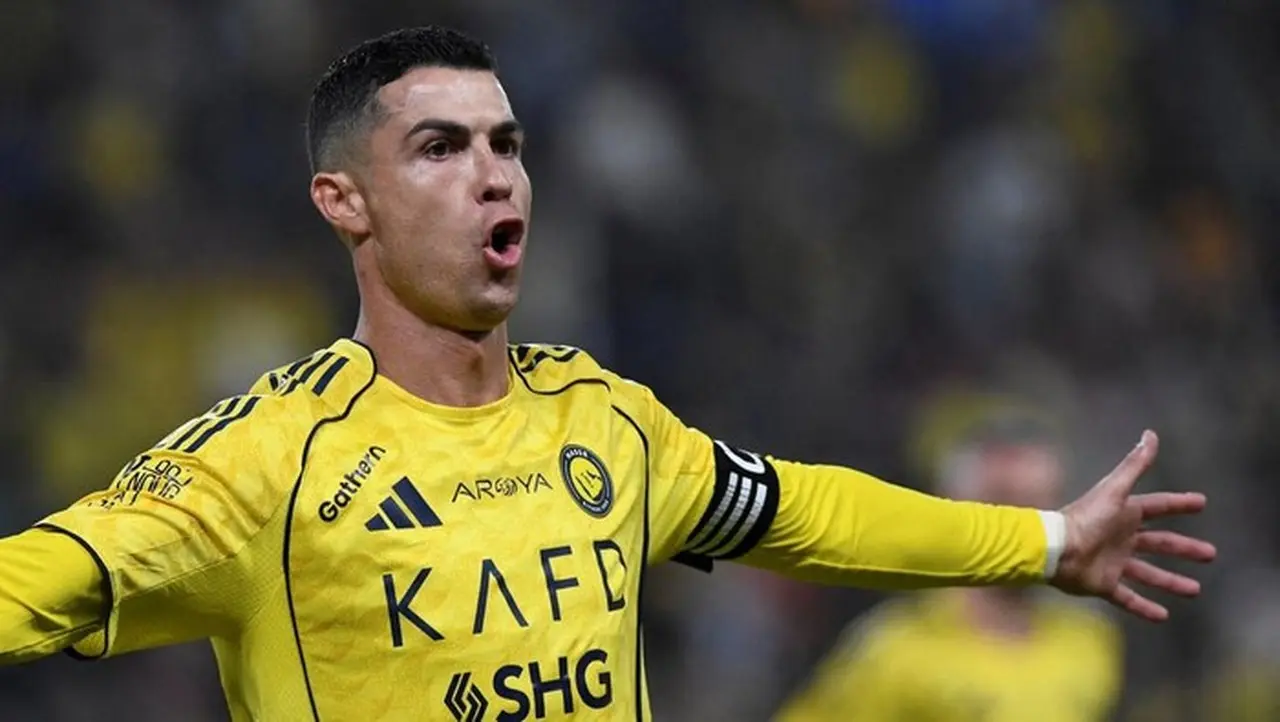 Cristiano Ronaldo Mogok Main di Al Nassr, Mohamed Salah Jadi Kandidat Pengganti? Cristiano Ronaldo Mogok Main di Al Nassr, Mohamed Salah Jadi Kandidat Pengganti?