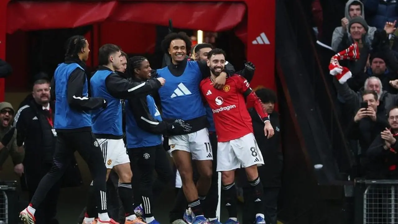 Kemenangan Keempat Beruntun MU: Nazar Potong Rambut Fans Ini Segera Terlaksana Kemenangan Keempat Beruntun MU: Nazar Potong Rambut Fans Ini Segera Terlaksana