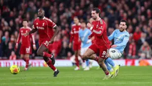 VAR Anulir Gol Liverpool di Injury Time, Gary Neville: Teknologi Ini Membunuh Kegembiraan