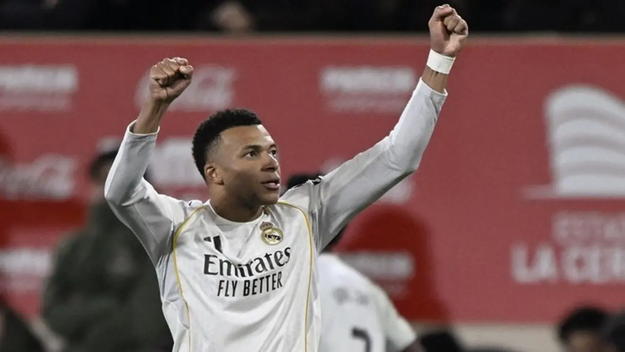 Kylian Mbappe Disejajarkan dengan Cristiano Ronaldo oleh Pelatih Real Madrid Kylian Mbappe Disejajarkan dengan Cristiano Ronaldo oleh Pelatih Real Madrid