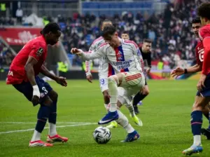Ligue 1: Lille Kalah 0-1 dari Lyon, Debut Calvin Verdonk Berakhir Pahit