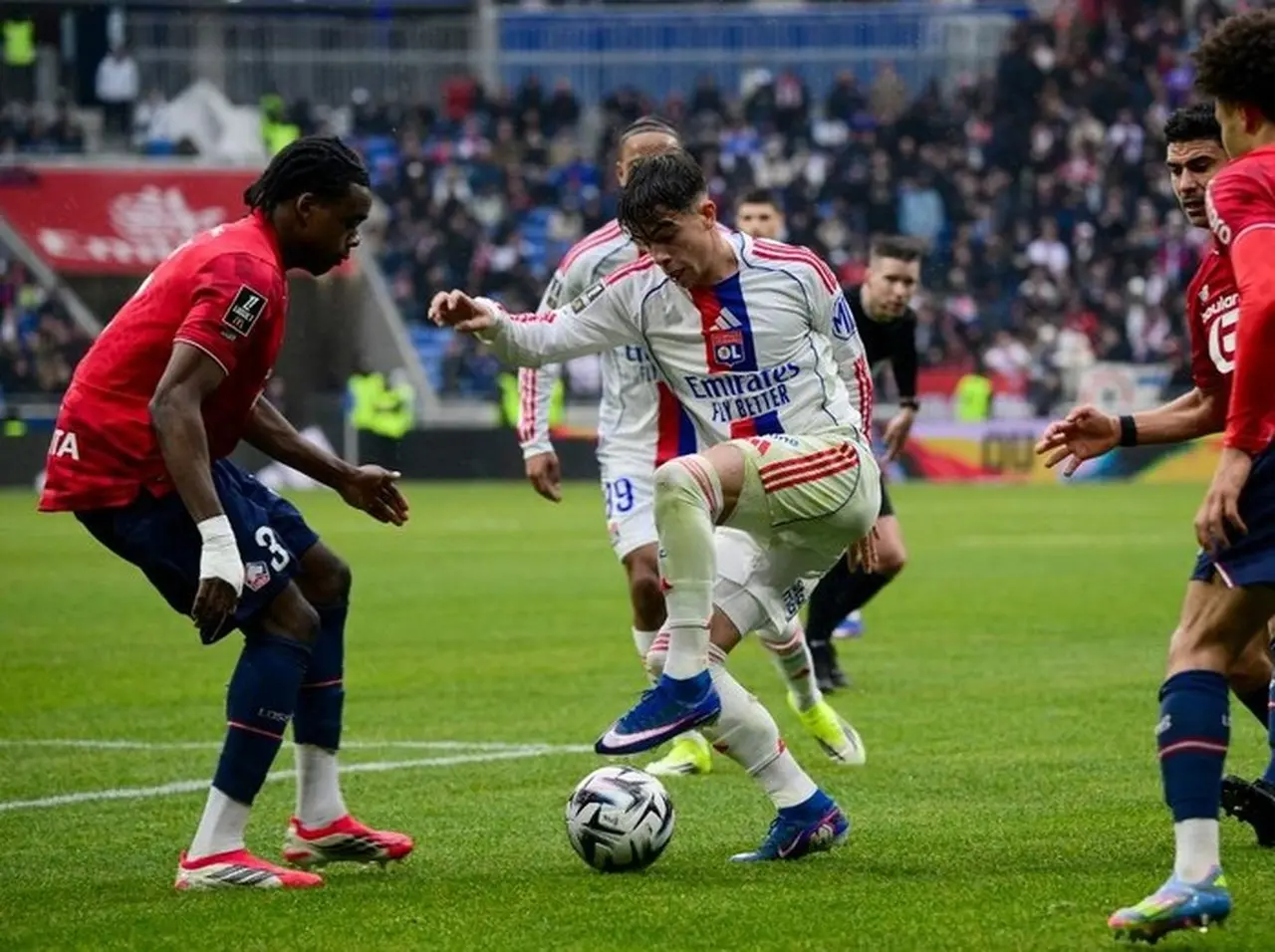 Ligue 1: Lille Kalah 0-1 dari Lyon, Debut Calvin Verdonk Berakhir Pahit Ligue 1: Lille Kalah 0-1 dari Lyon, Debut Calvin Verdonk Berakhir Pahit