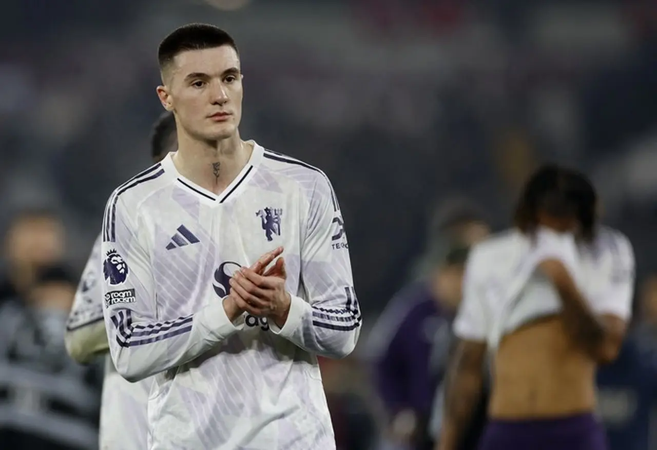 Benjamin Sesko Selamatkan Manchester United dari Kekalahan, Finishingnya Makin Tajam Benjamin Sesko Selamatkan Manchester United dari Kekalahan, Finishingnya Makin Tajam