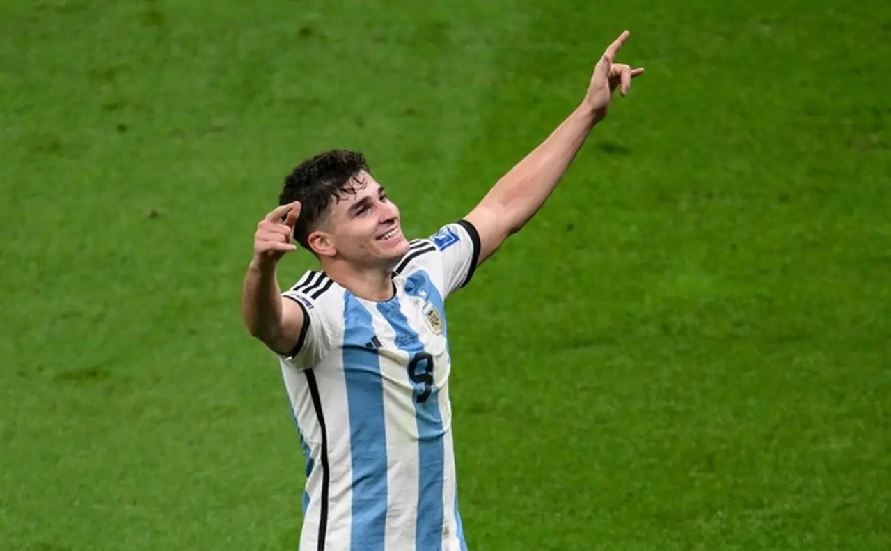 Julian Alvarez: Satu-satunya Pemain Argentina Tanpa Tato, Ini Alasannya Julian Alvarez: Satu-satunya Pemain Argentina Tanpa Tato, Ini Alasannya