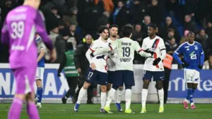 PSG Raih Kemenangan Tipis 2-1 atas Strasbourg Meski Hakimi Diusir Wasit