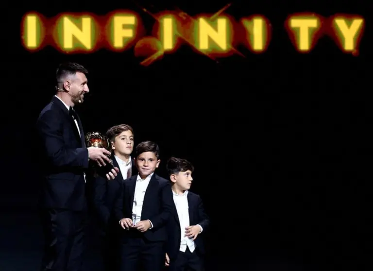 Lionel Messi Pusing Tiga Anaknya Kompak Ingin Jadi Nomor 10 Lionel Messi Pusing Tiga Anaknya Kompak Ingin Jadi Nomor 10