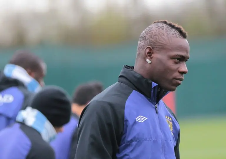 Mario Balotelli Alami Serangan Rasisme di Liga Uni Emirat Arab Mario Balotelli Alami Serangan Rasisme di Liga Uni Emirat Arab