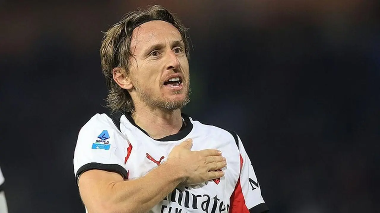 Modric Cetak Gol Kemenangan Dramatis, Milan Pangkas Jarak dengan Inter Milan Modric Cetak Gol Kemenangan Dramatis, Milan Pangkas Jarak dengan Inter Milan