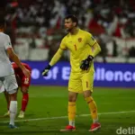 Simon Tahamata Sambut Kepindahan Maarten Paes ke Ajax dengan Gembira