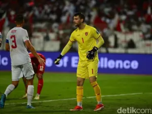 Simon Tahamata Sambut Kepindahan Maarten Paes ke Ajax dengan Gembira