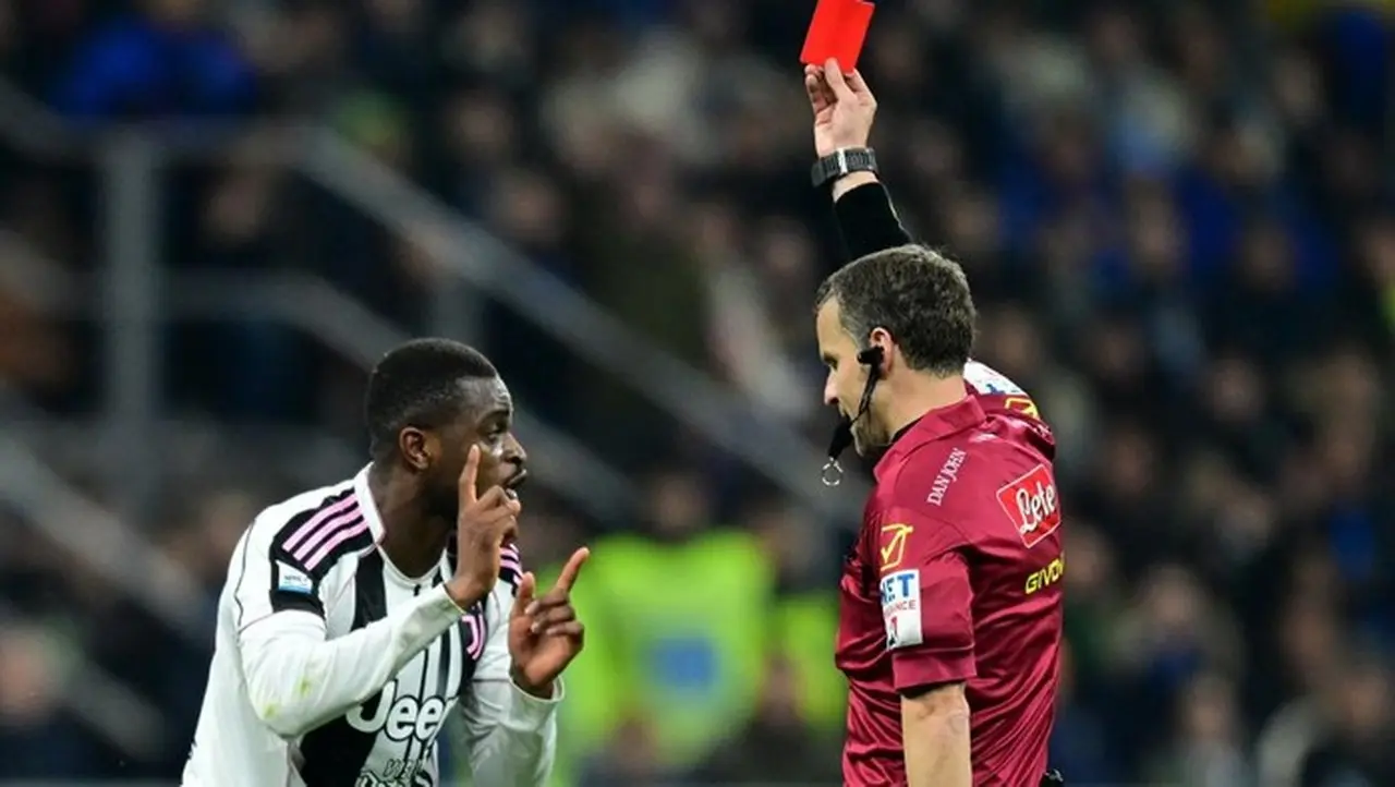 Kartu Merah Kalulu Picu Kemarahan Juventus, Chiellini Kritik Kualitas Wasit Serie A