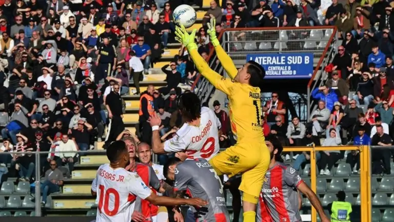 Emil Audero Tampil Gemilang, Gawang Cremonese Selamat dari Kebobolan Lawan Genoa Emil Audero Tampil Gemilang, Gawang Cremonese Selamat dari Kebobolan Lawan Genoa