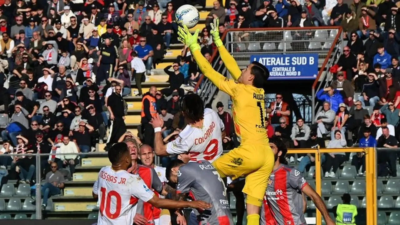 Emil Audero Tampil Gemilang, Gawang Cremonese Selamat dari Kebobolan Lawan Genoa Emil Audero Tampil Gemilang, Gawang Cremonese Selamat dari Kebobolan Lawan Genoa