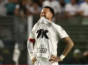 Neymar Kembali Merumput Usai Cedera, Langsung Disambut Tekel Keras Pemain Lawan