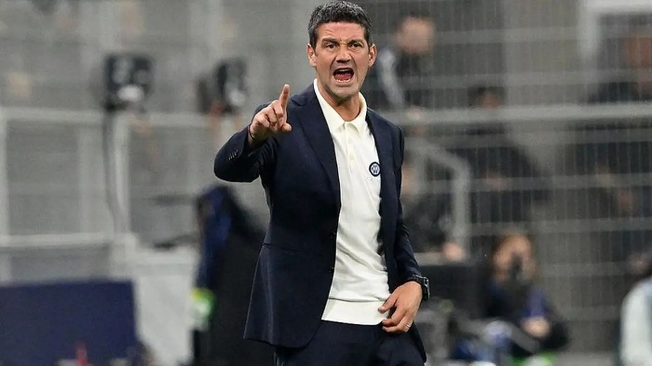 Cristian Chivu: Ada Pihak Tak Senang Inter Milan Puncaki Klasemen Liga Italia Cristian Chivu: Ada Pihak Tak Senang Inter Milan Puncaki Klasemen Liga Italia