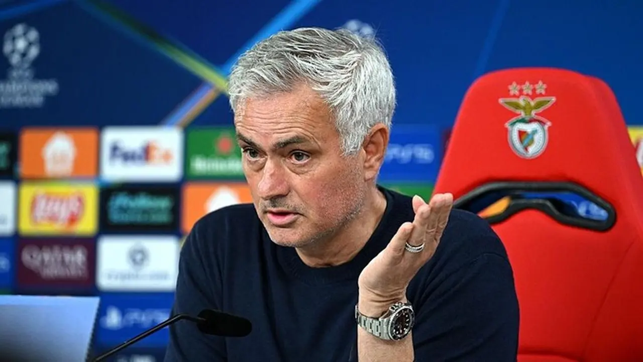 Jose Mourinho Kritik Selebrasi Vinicius Junior, Disebut Munafik oleh Analis Inggris Jose Mourinho Kritik Selebrasi Vinicius Junior, Disebut Munafik oleh Analis Inggris