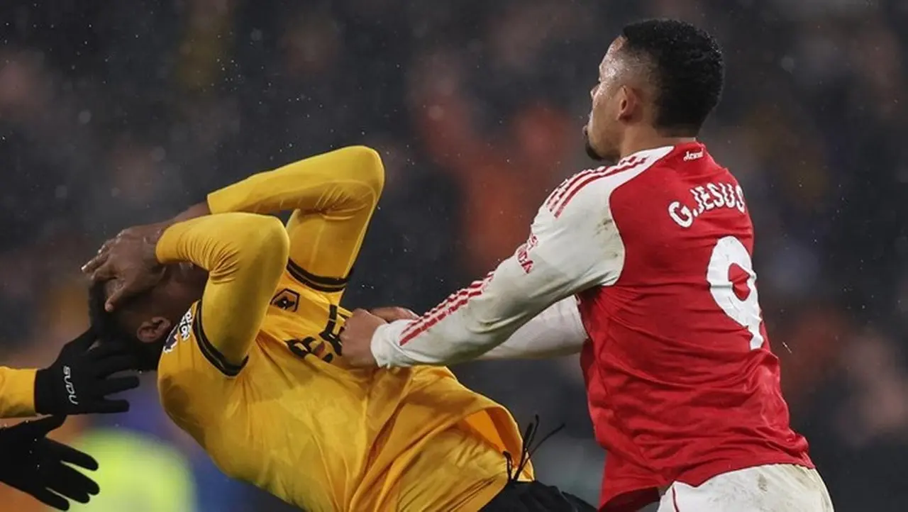 Gabriel Jesus Dorong Pemain Wolves, Arsenal Gagal Raih Poin Penuh di Molineux Gabriel Jesus Dorong Pemain Wolves, Arsenal Gagal Raih Poin Penuh di Molineux