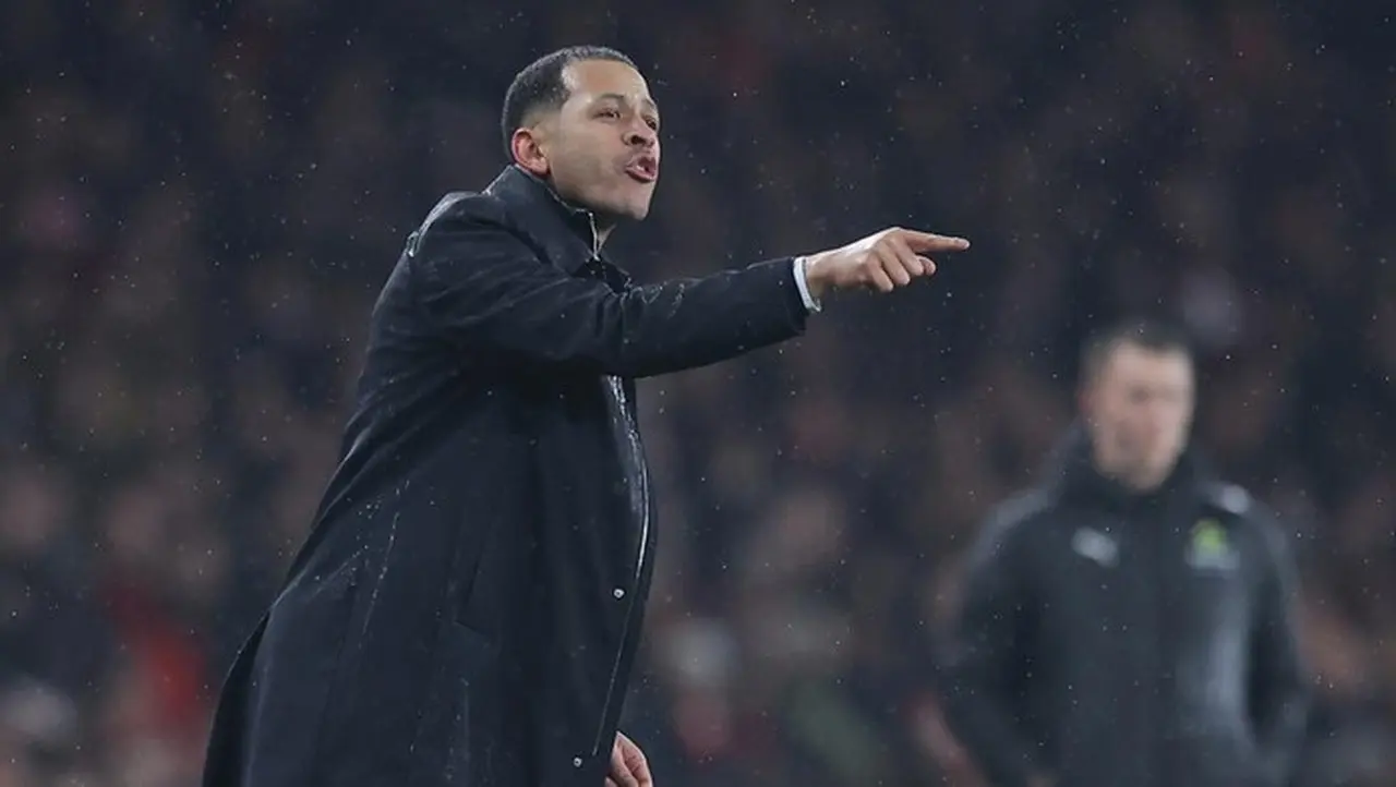 Liam Rosenior Tak Kaget Arsenal Kehilangan Poin di Kandang Wolves Liam Rosenior Tak Kaget Arsenal Kehilangan Poin di Kandang Wolves