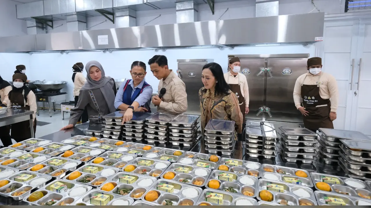 SPPG Polri: Upaya Nyata Atasi Masalah Gizi di Indonesia SPPG Polri: Upaya Nyata Atasi Masalah Gizi di Indonesia
